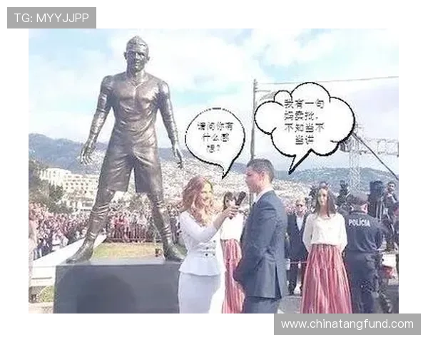 全球足球明星雕像盘点哪些传奇球员被永恒铭记